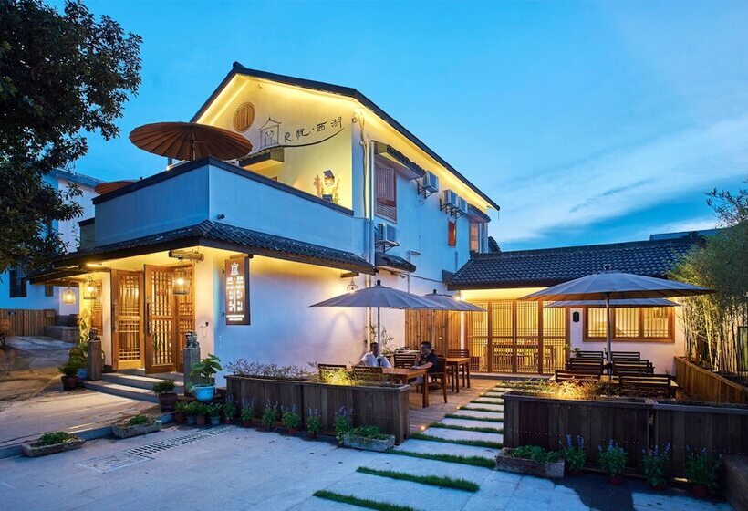 פנסיון Best Wishes West Lake Lnn