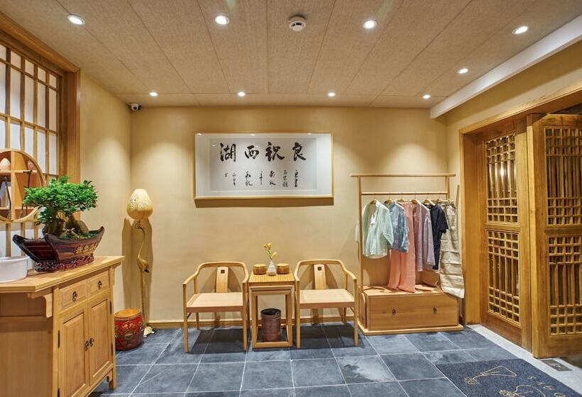 פנסיון Best Wishes West Lake Lnn