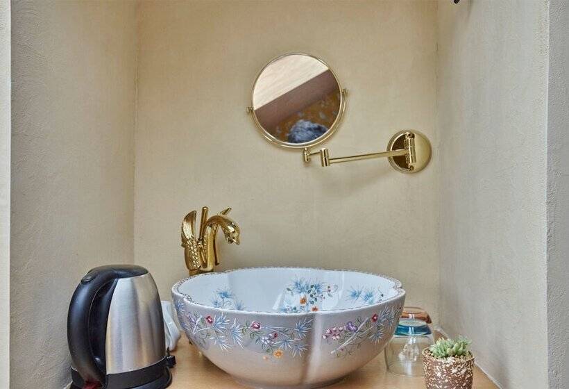 פנסיון Best Wishes West Lake Lnn