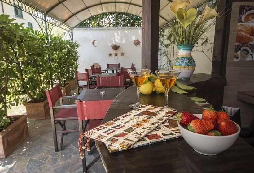 هتل Residenza Turistica  Torre Delle Viole