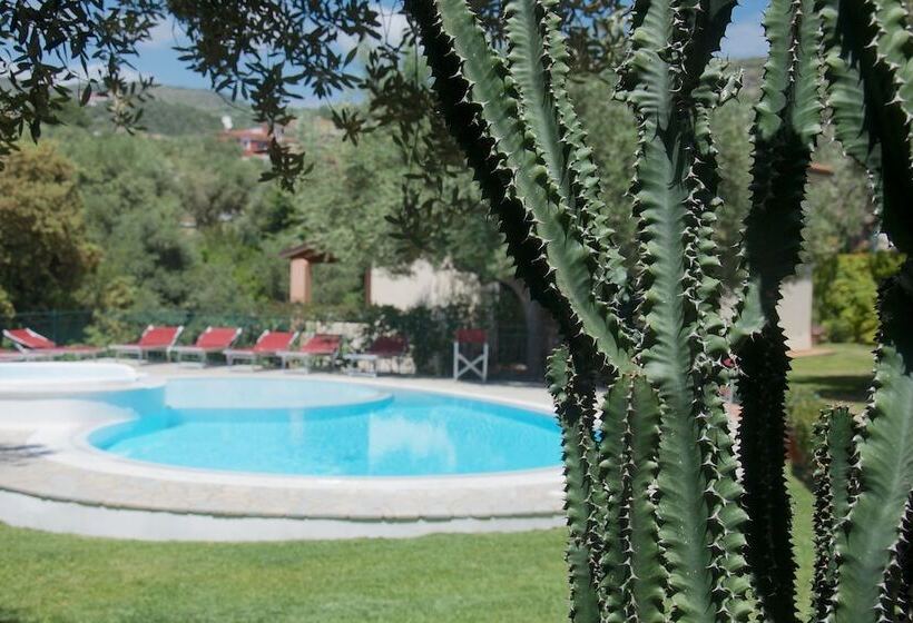 هتل Residenza Turistica  Torre Delle Viole