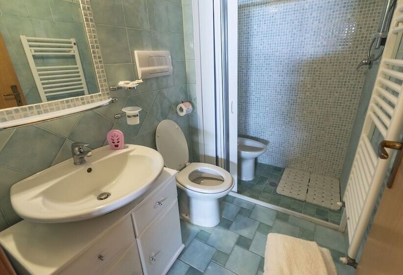 هتل Residenza Turistica  Torre Delle Viole