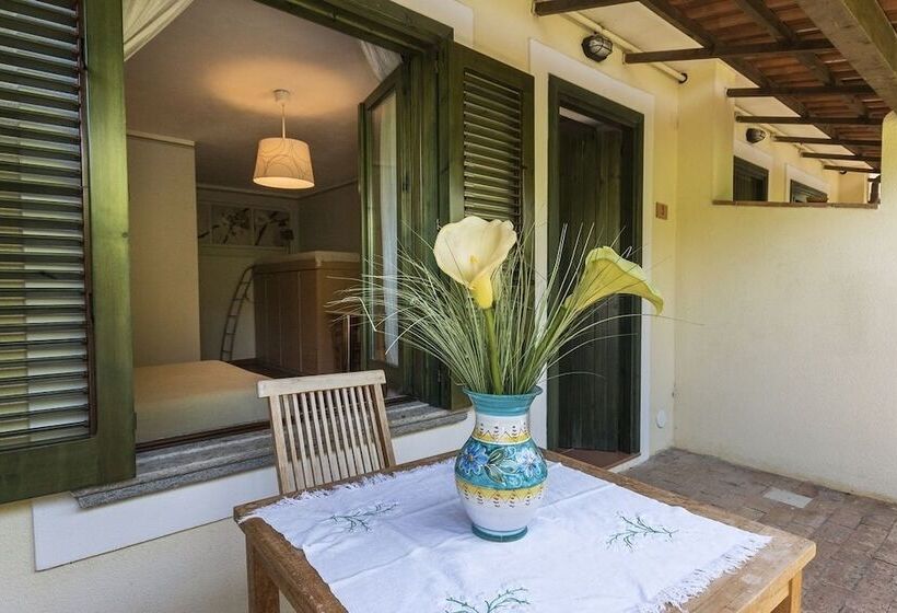 هتل Residenza Turistica  Torre Delle Viole