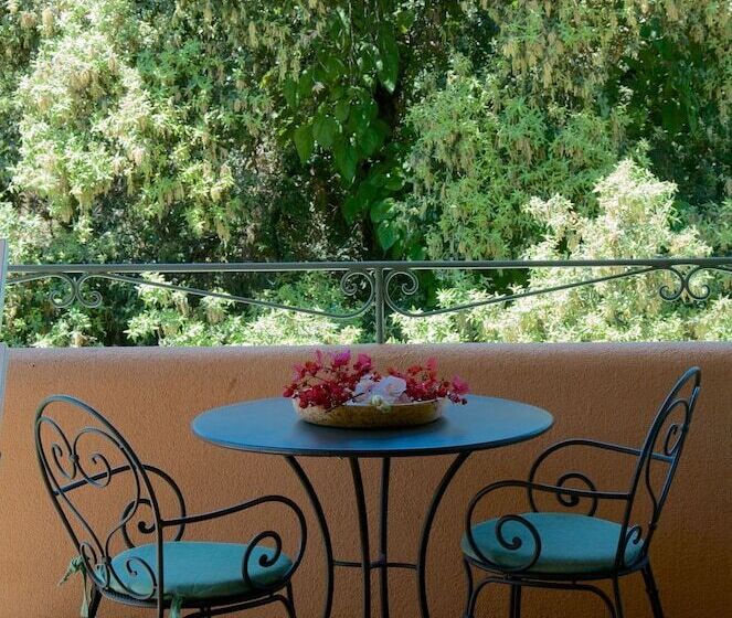 هتل Residenza Turistica  Torre Delle Viole