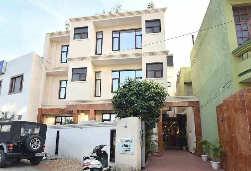 Capital O 11567 Hotel Shivalik Hills