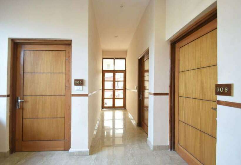 Capital O 11567 Hotel Shivalik Hills