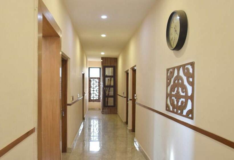 Capital O 11567 Hotel Shivalik Hills