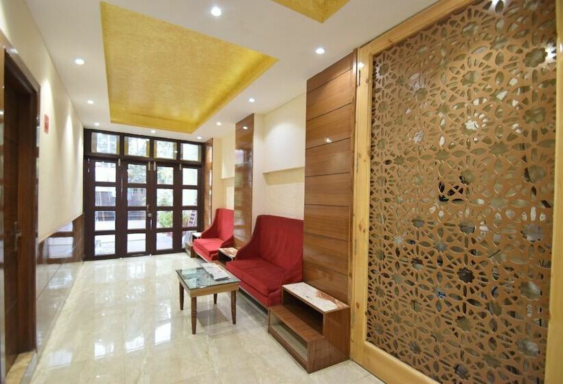 Capital O 11567 Hotel Shivalik Hills