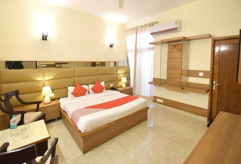 Capital O 11567 Hotel Shivalik Hills