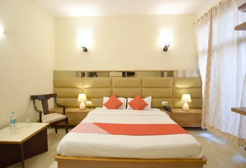 Capital O 11567 Hotel Shivalik Hills