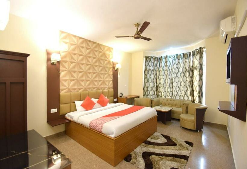 Capital O 11567 Hotel Shivalik Hills