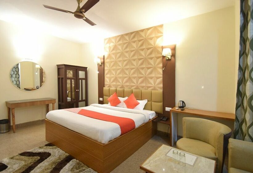 Capital O 11567 Hotel Shivalik Hills