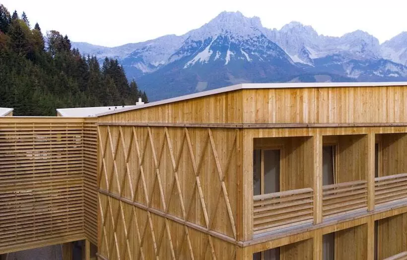 ホテル Tirol Lodge