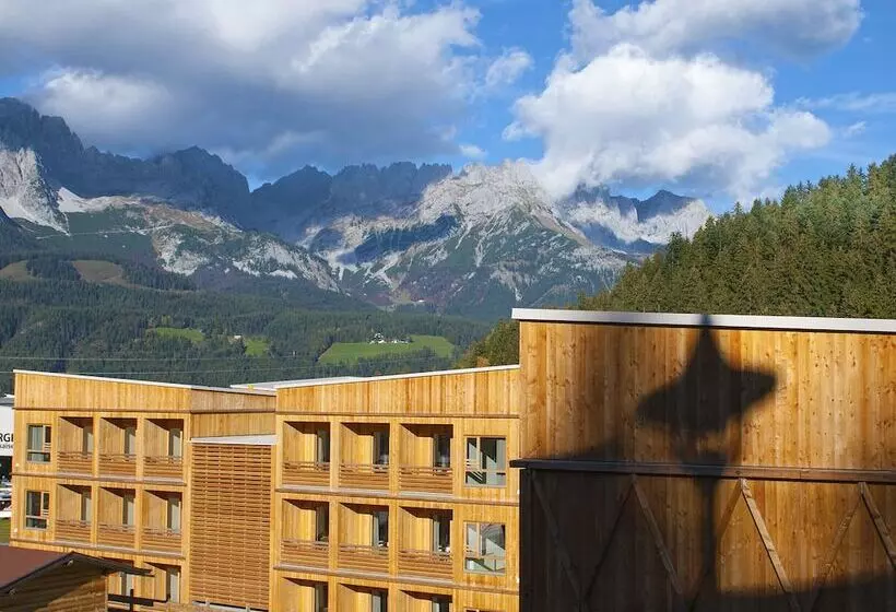 ホテル Tirol Lodge