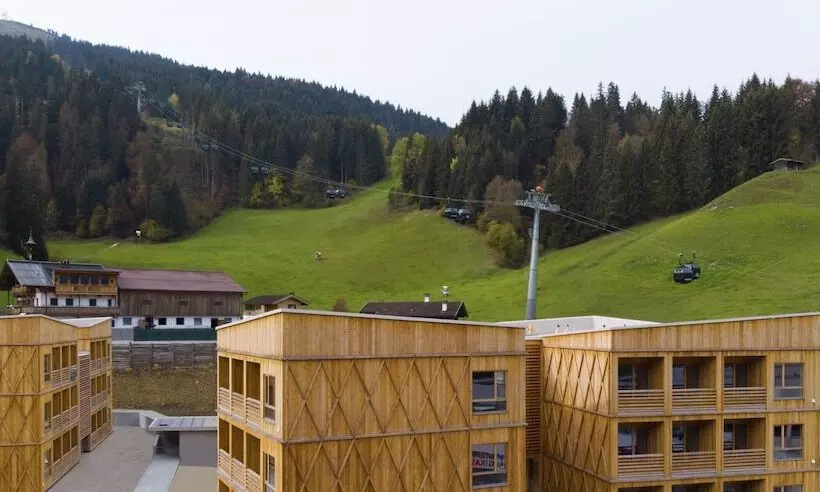 ホテル Tirol Lodge