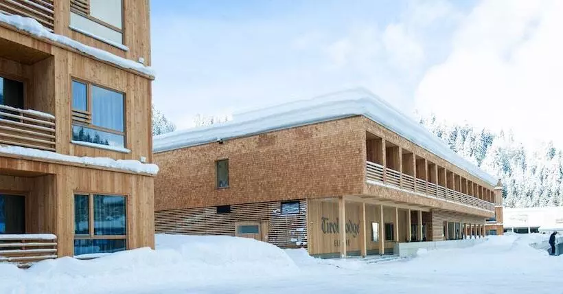 ホテル Tirol Lodge