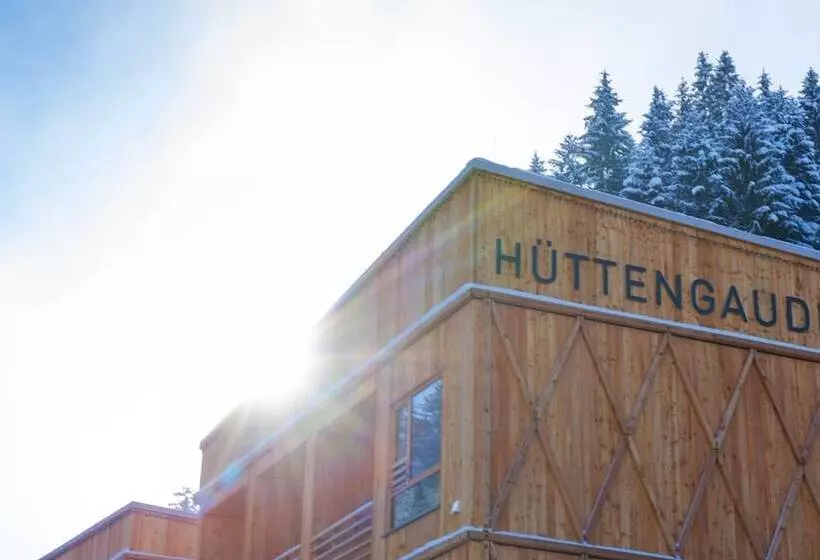 ホテル Tirol Lodge