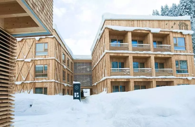 ホテル Tirol Lodge