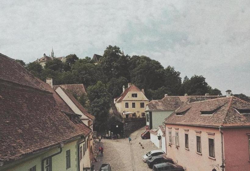 La Teo Pensiune Si Pivnita