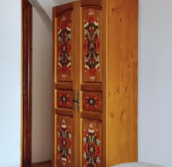 La Teo Pensiune Si Pivnita