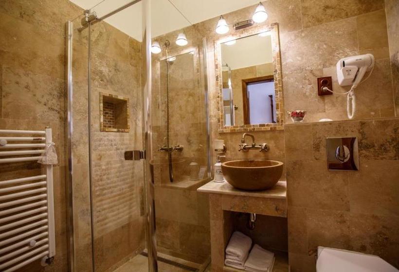 La Teo Pensiune Si Pivnita