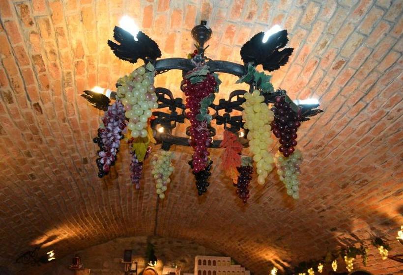 La Teo Pensiune Si Pivnita