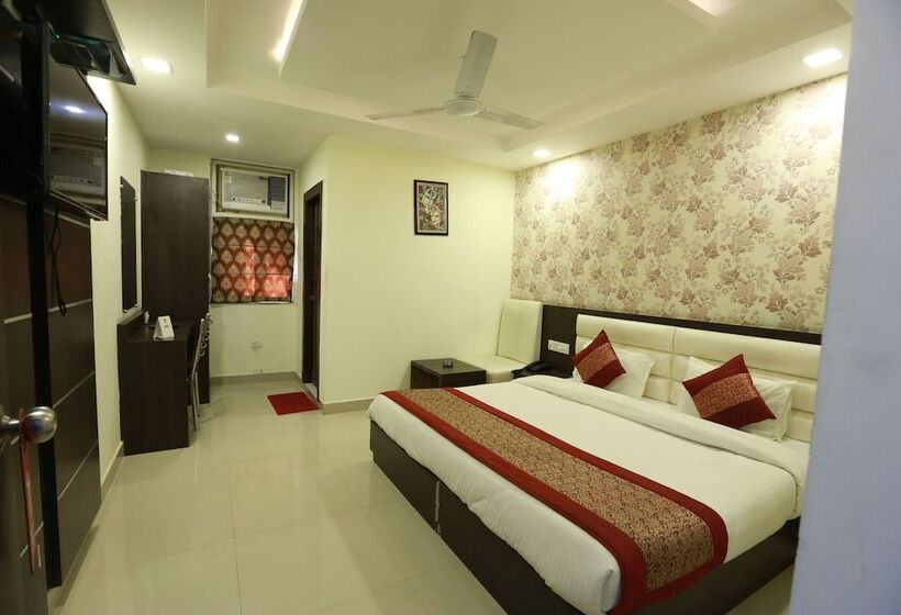 هتل Krishna Galaxy By Oyo Rooms