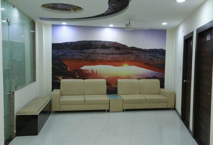 هتل Krishna Galaxy By Oyo Rooms