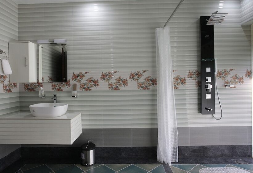 Hotel Neelambari Ecotourism