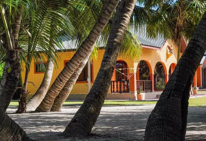 پانسیون Anse Kerlan Beach Chalets