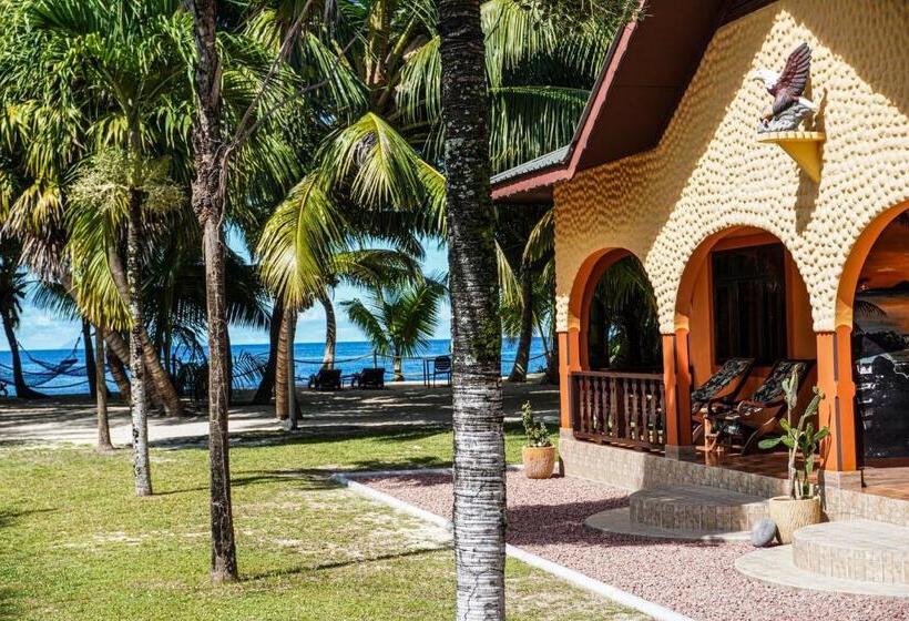 پانسیون Anse Kerlan Beach Chalets