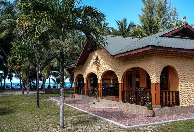 پانسیون Anse Kerlan Beach Chalets