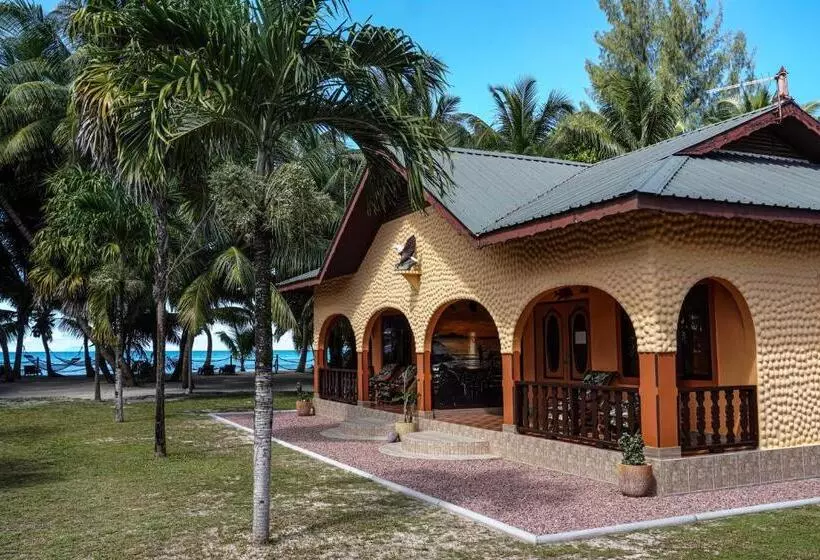 پانسیون Anse Kerlan Beach Chalets