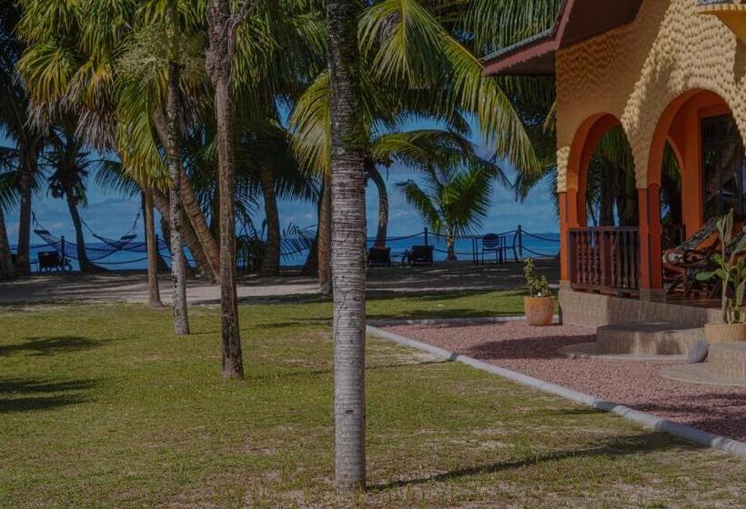 پانسیون Anse Kerlan Beach Chalets