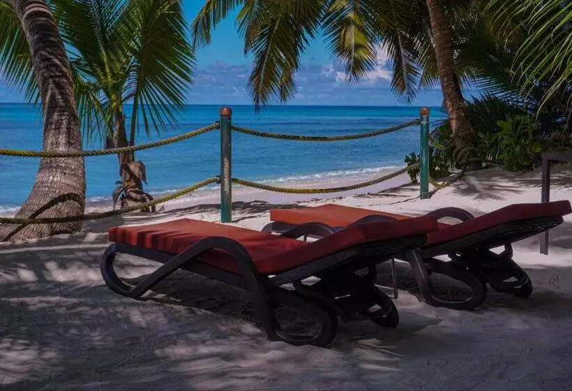 پانسیون Anse Kerlan Beach Chalets