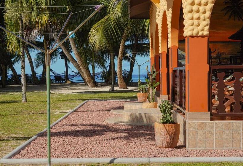 پانسیون Anse Kerlan Beach Chalets