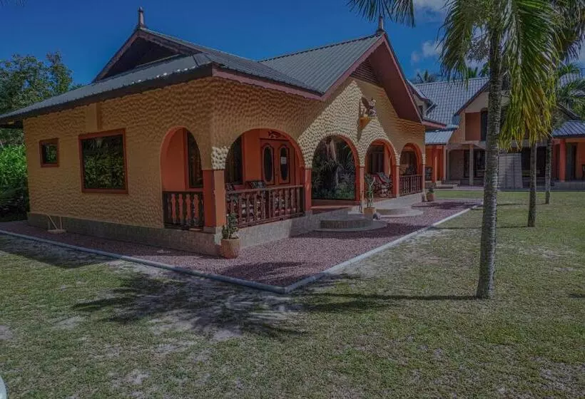 پانسیون Anse Kerlan Beach Chalets