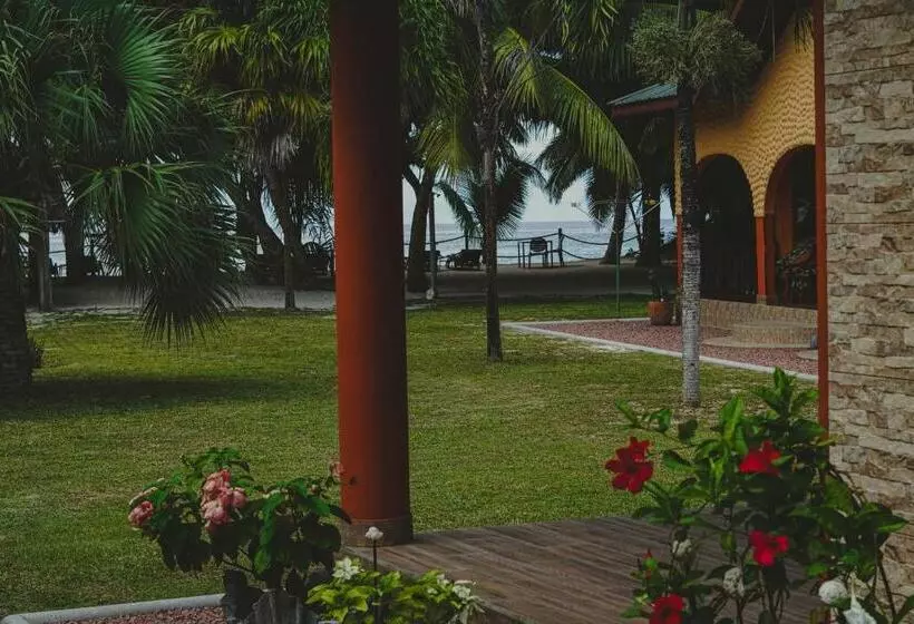 پانسیون Anse Kerlan Beach Chalets