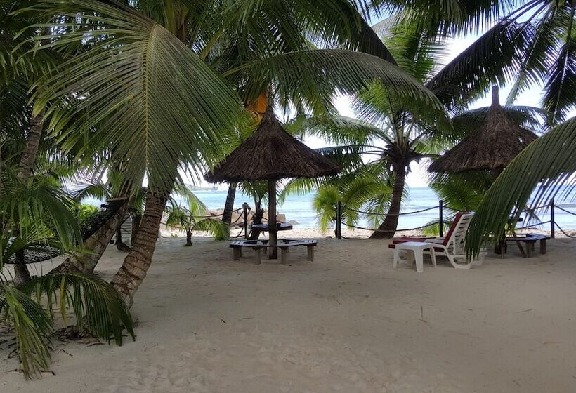 پانسیون Anse Kerlan Beach Chalets