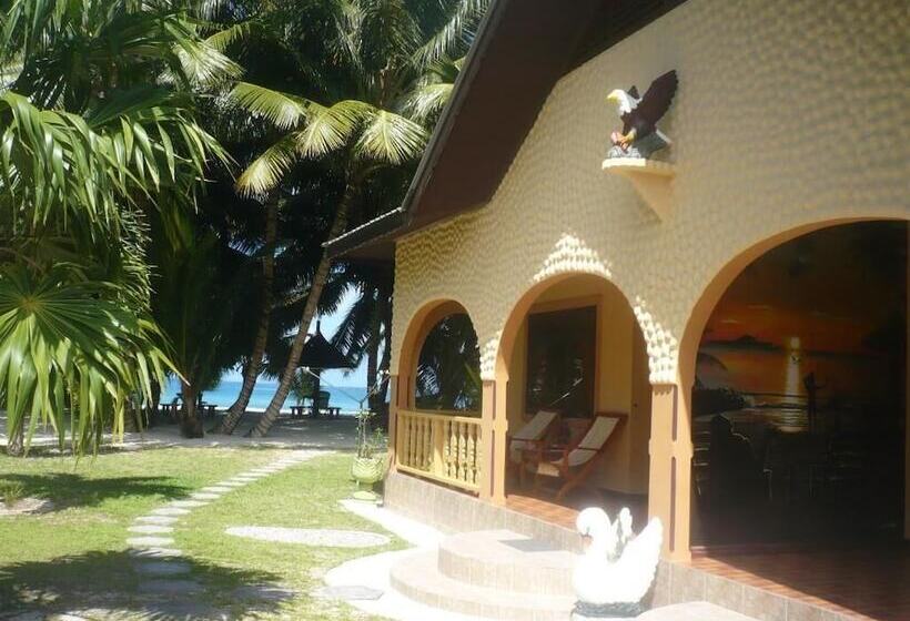 پانسیون Anse Kerlan Beach Chalets