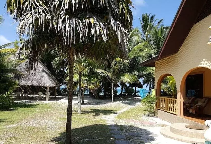 پانسیون Anse Kerlan Beach Chalets