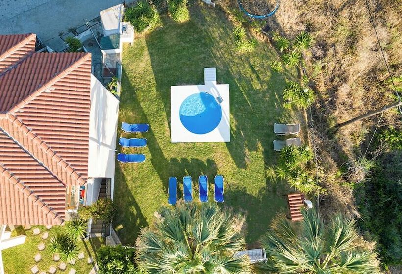 پانسیون Skioni Studios