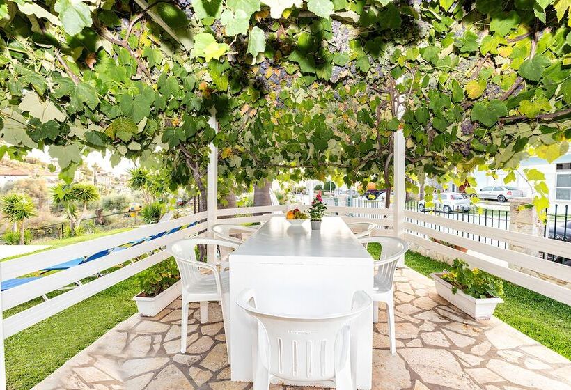 پانسیون Skioni Studios