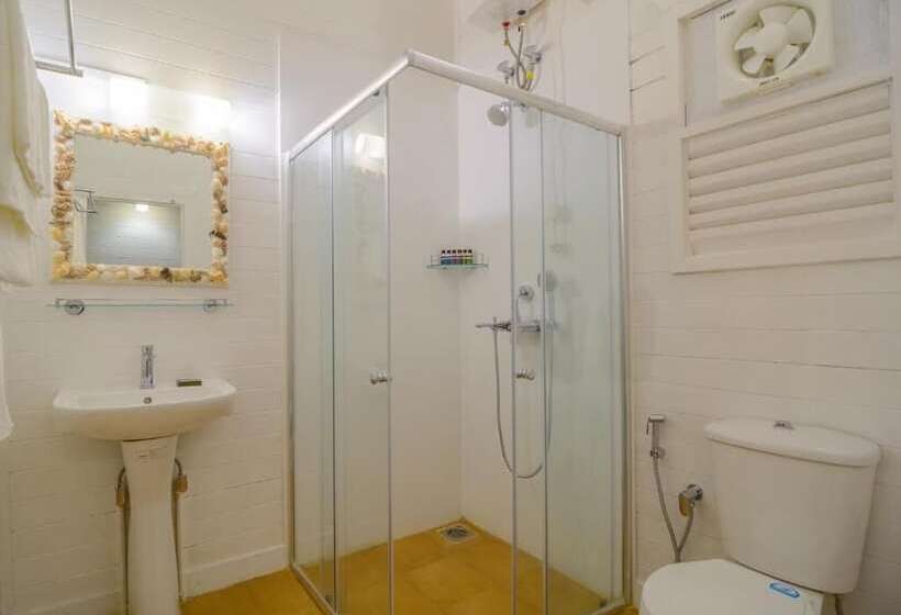 בית מלון כפרי Larisa Beach Resort