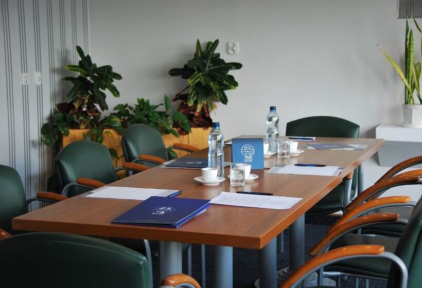 Zespół Tatry   Hotel Tatry I Budynek Turystyczny