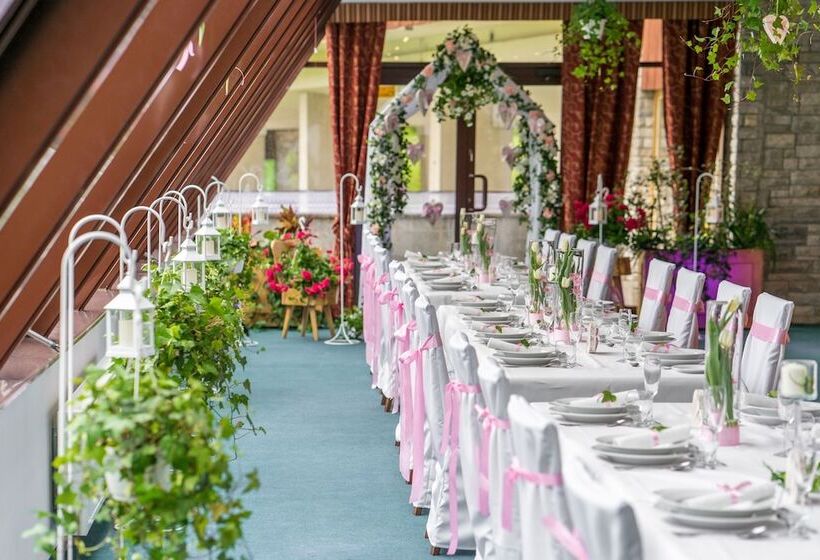 Zespół Tatry   Hotel Tatry I Budynek Turystyczny