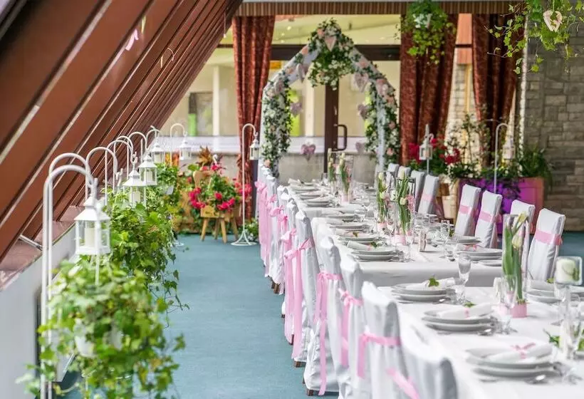 Zespół Tatry   Hotel Tatry I Budynek Turystyczny