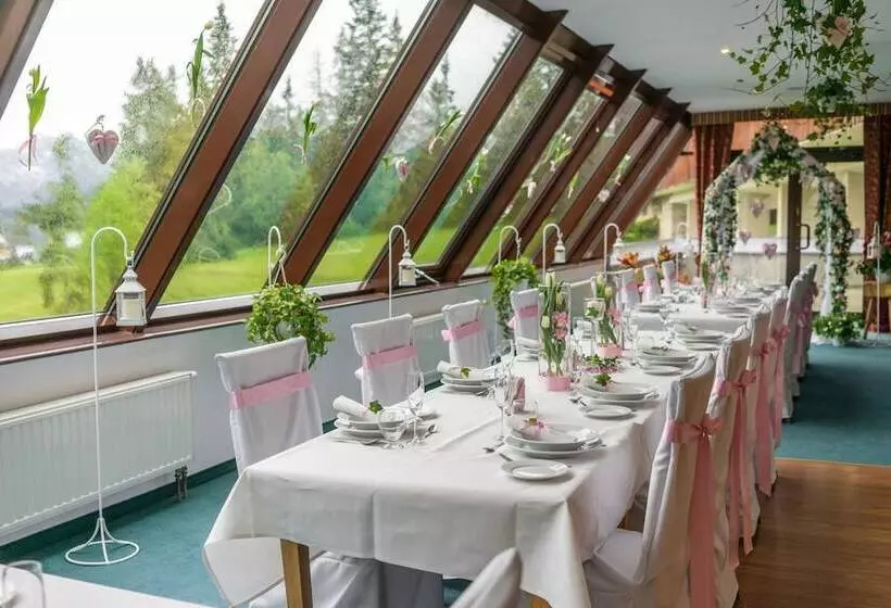 Zespół Tatry   Hotel Tatry I Budynek Turystyczny