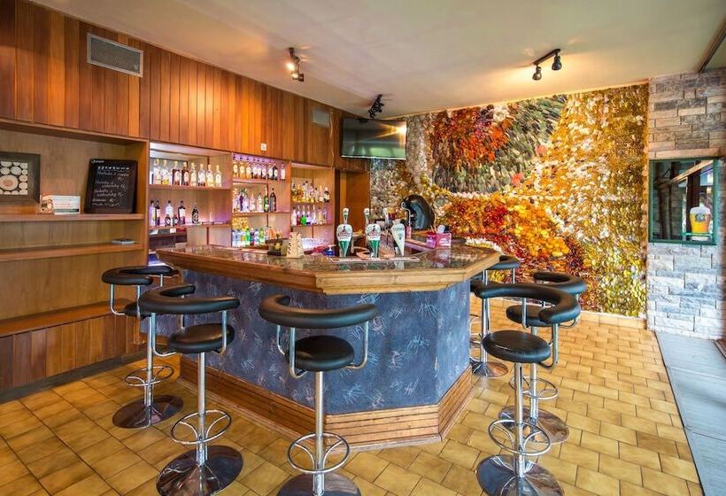 Zespół Tatry   Hotel Tatry I Budynek Turystyczny