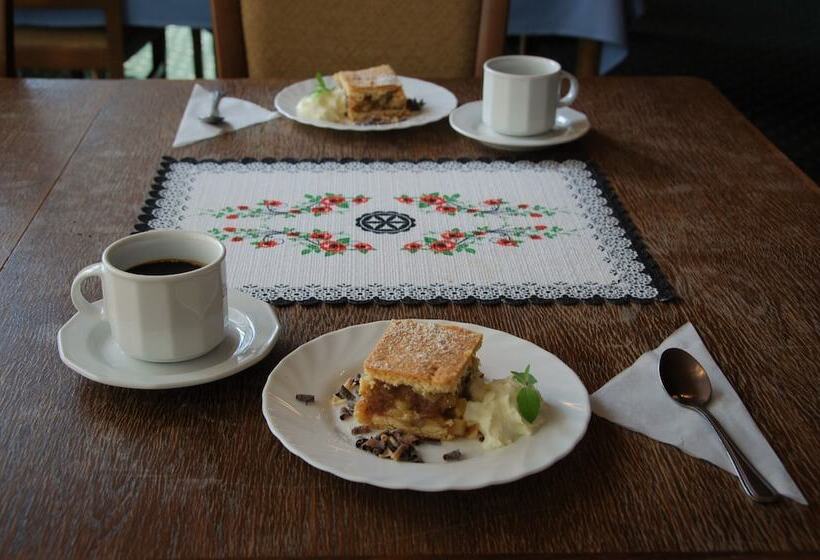 Zespół Tatry   Hotel Tatry I Budynek Turystyczny